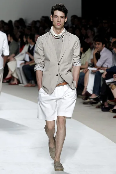Look 11